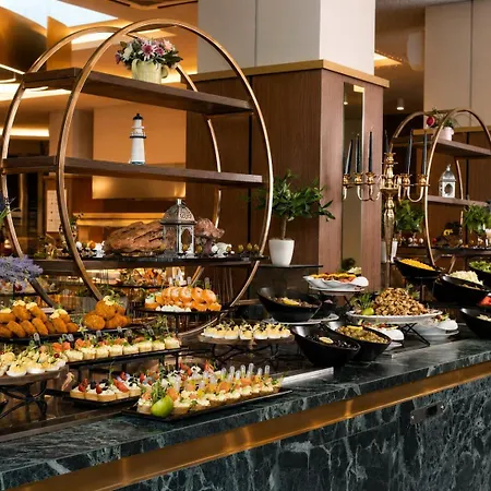 Effect Grand Victoria Hotel