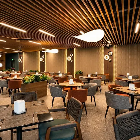 Effect Grand Victoria Hotel 4*