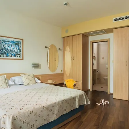 Хотел Effect Grand Victoria 4*